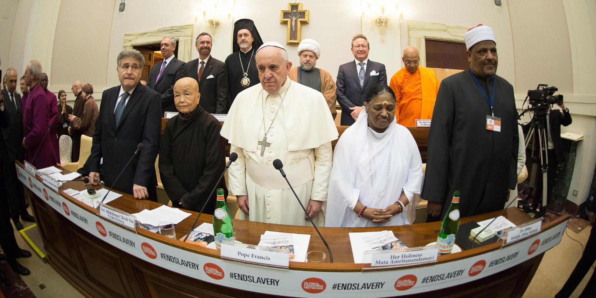 pope-francis-and-other-religious-leaders-sign-declaration-against