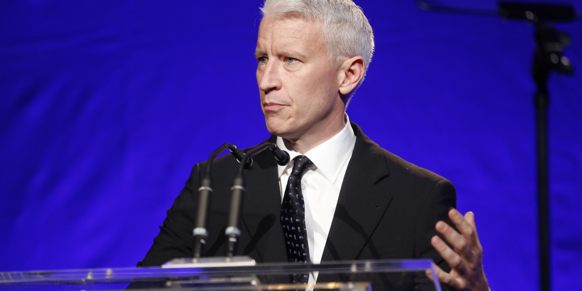 cnn-s-anderson-cooper-returns-to-ac360-following-emergency