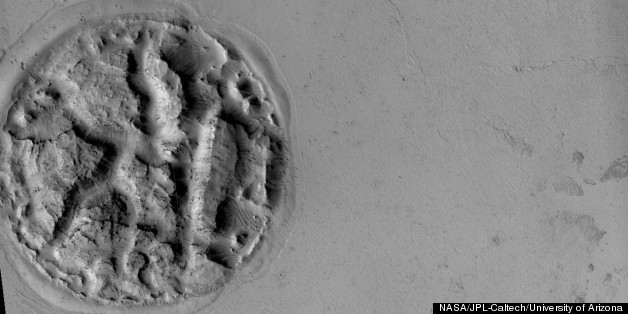 Mars Orbiter Spies Mysterious Mound