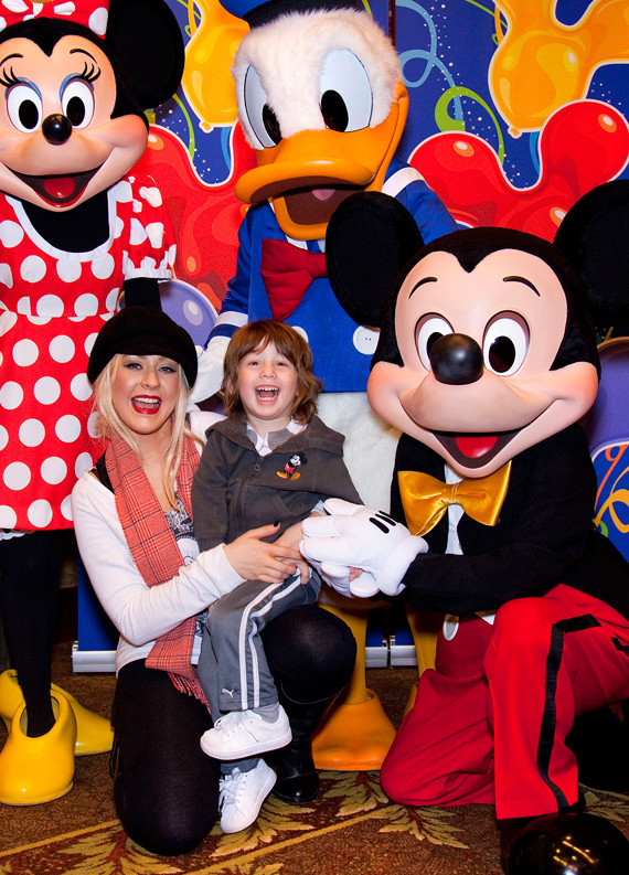the voice christina aguilera 6 7 2011. Post by sbunny on Jan 11, 2011, 6:16pm. Christina took Max to Disneyland for