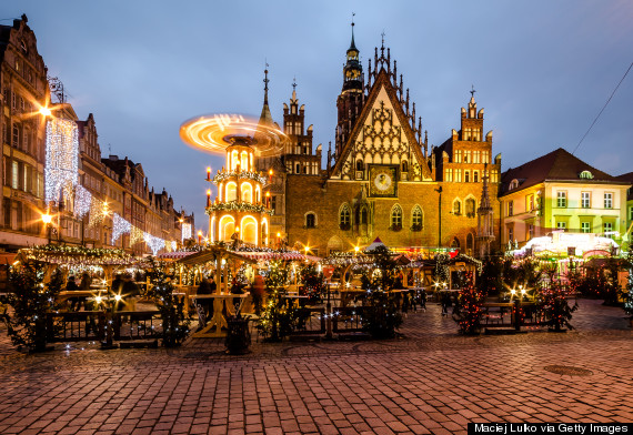 http://i.huffpost.com/gen/2369862/thumbs/o-WROCLAW-POLAND-CHRISTMAS-570.jpg?1