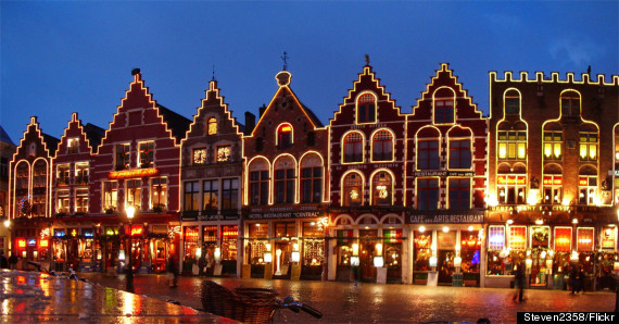 http://i.huffpost.com/gen/2369960/thumbs/o-BRUGES-CHRISTMAS-570.jpg?4