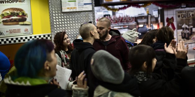 Protesters Stage Kiss In At Burger King After Gay Couple Is Kicked Out 