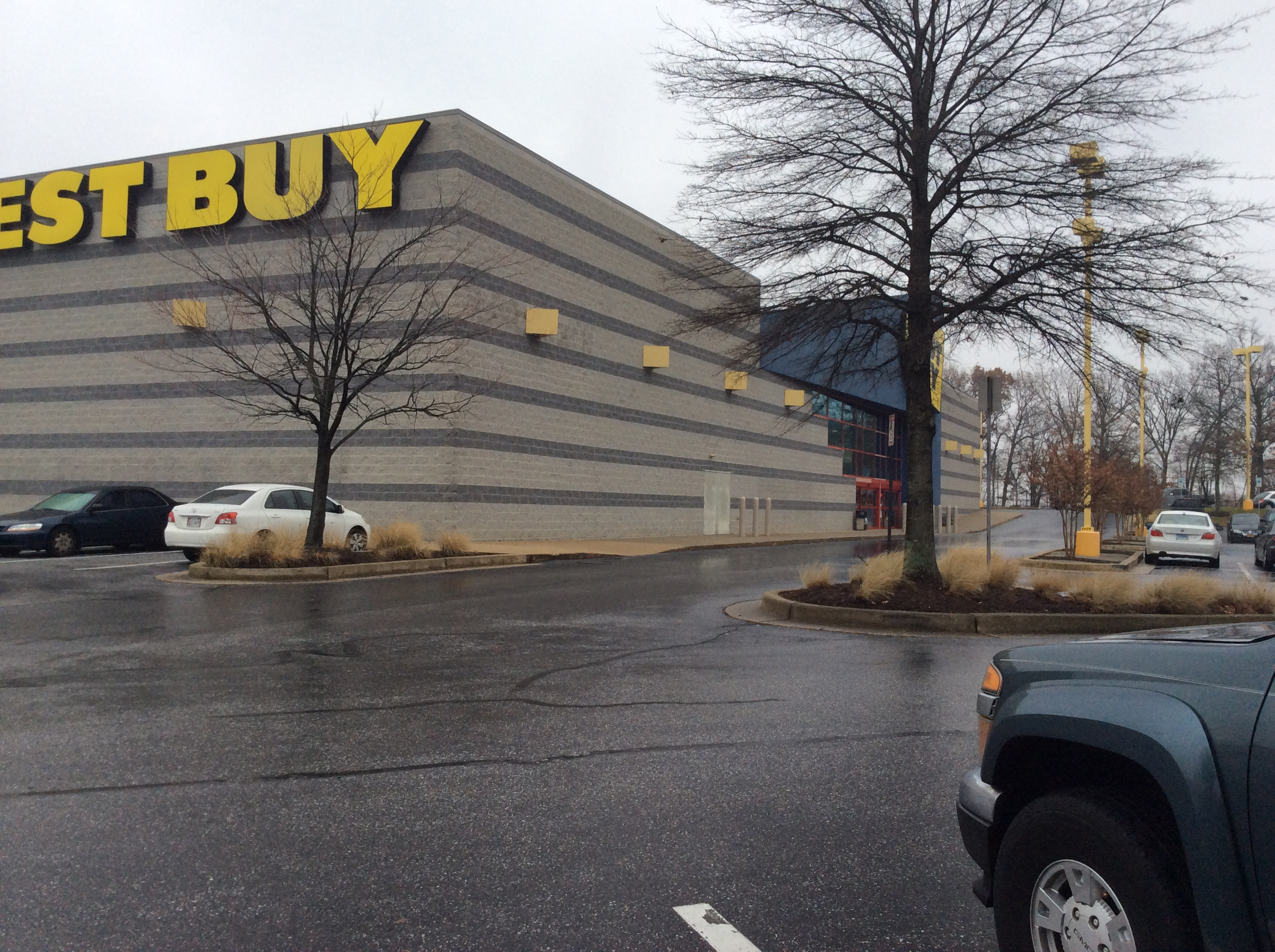 Serial Fans Are Flocking To The Best Buy At Center Of Murder Huffpost