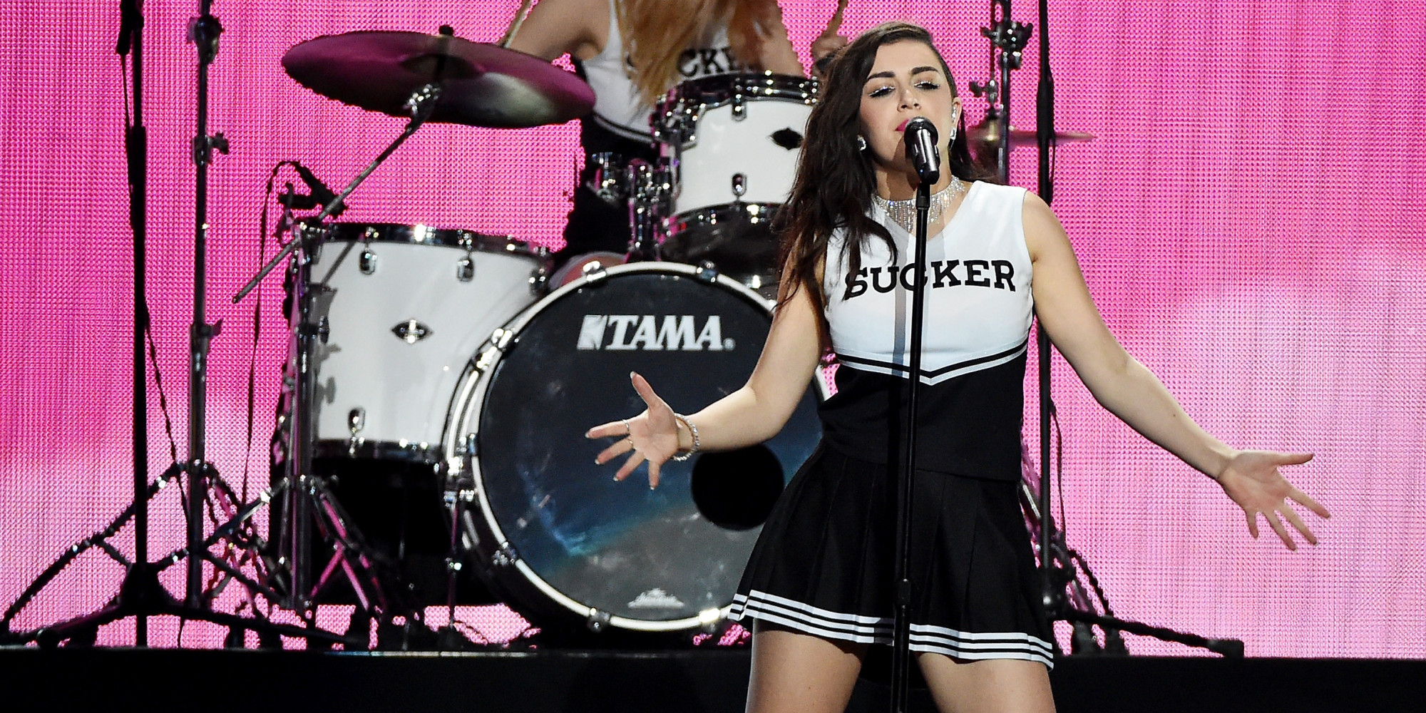 Charli XCX Performs 'Boom Clap' & 'Break The Rules' On 'SNL'