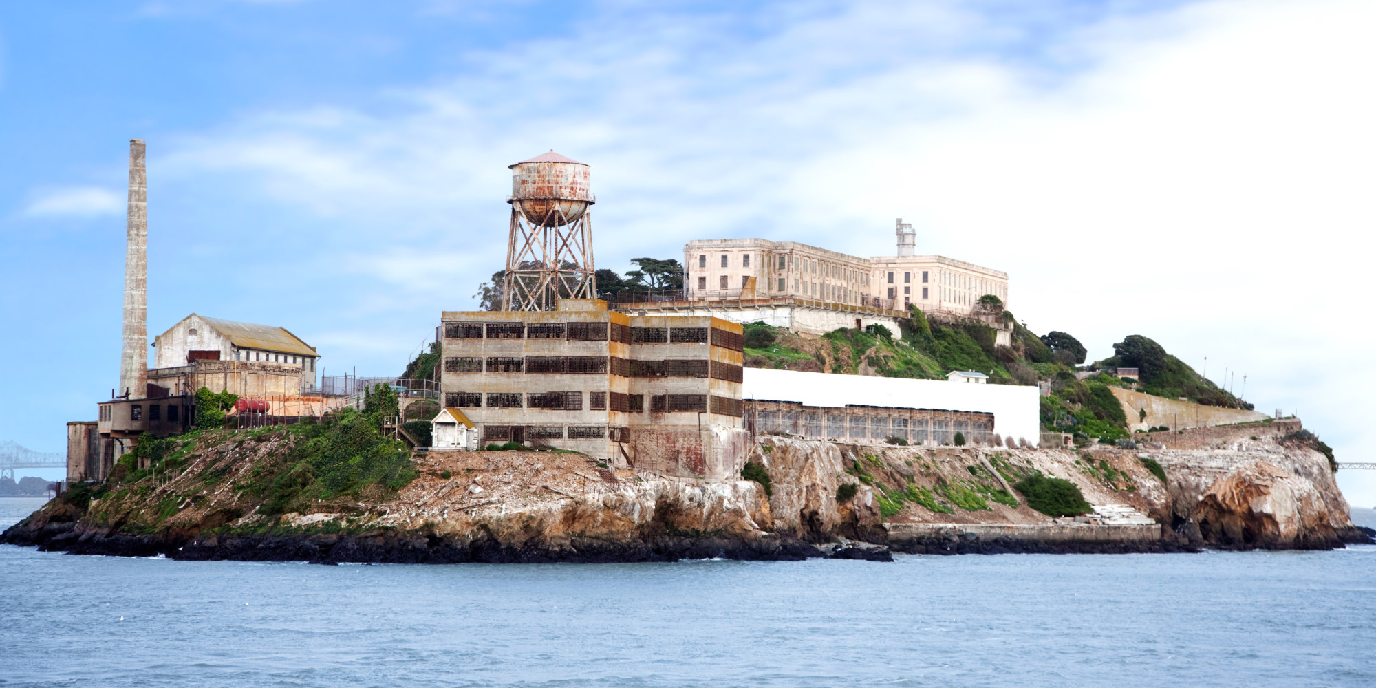 http://i.huffpost.com/gen/2396298/images/o-ALCATRAZ-PRISON-facebook.jpg