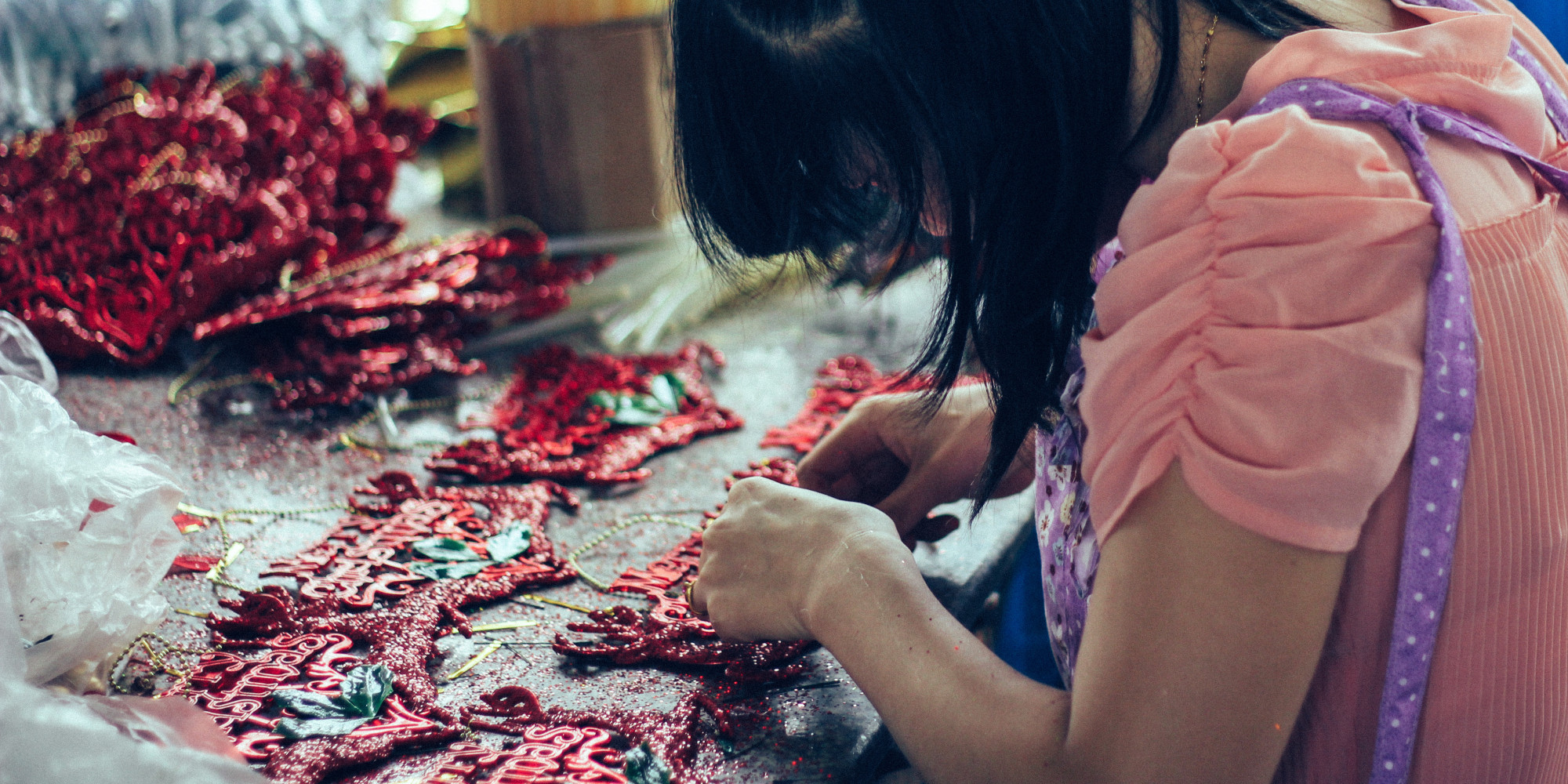 PHOTOS. Yiwu: l'atelier du père Noël est en fait une véritable ville-usine de Chine - Le Huffington Post