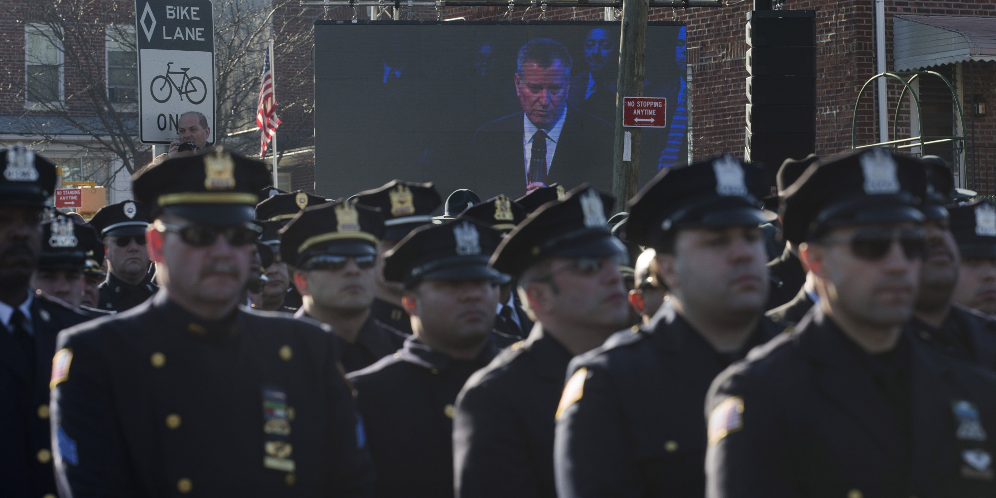 Hundreds Of Police Outside Slain New York Officer's Funeral Turn Backs On Bill ... - Huffington Post