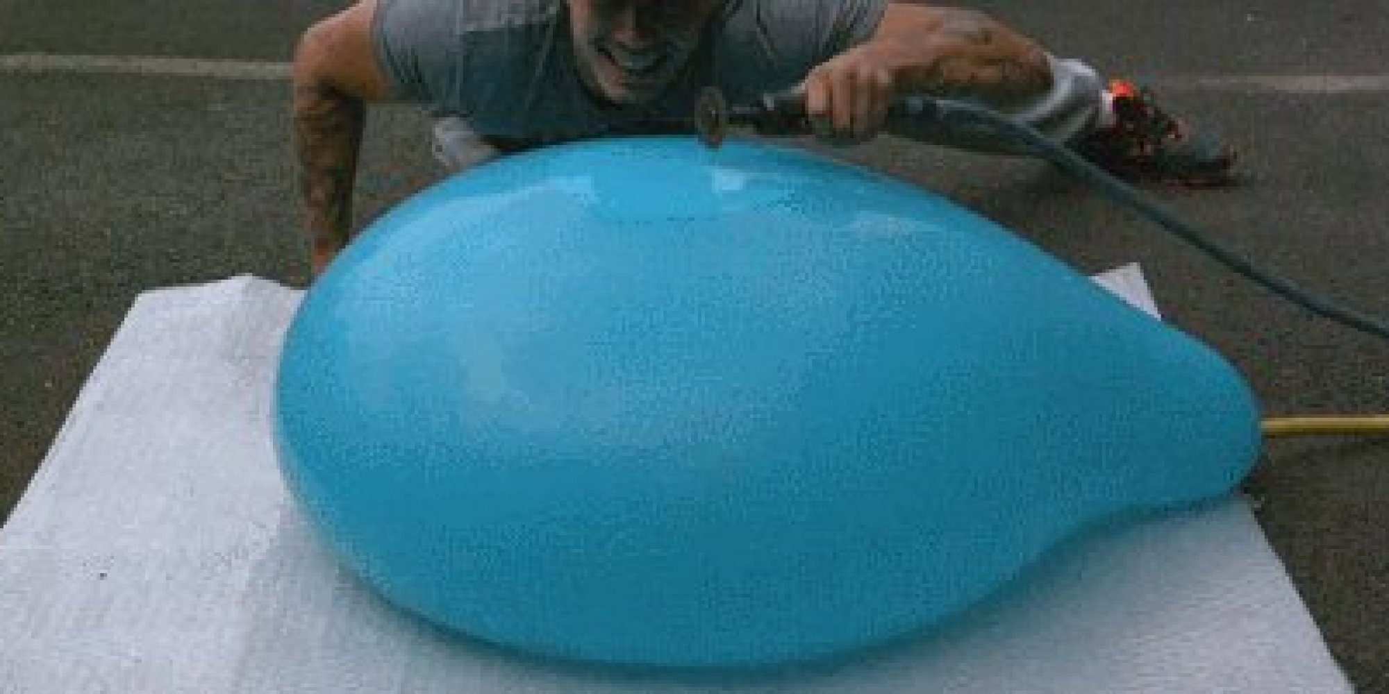 Huge Water Balloon Explodes In Slow Motion, Looks Cool