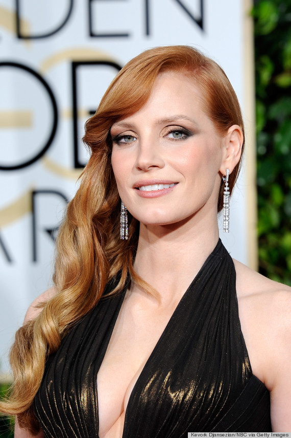 Jessica Chastain Turns Heads In Vampy Red Carpet Look At The Golden