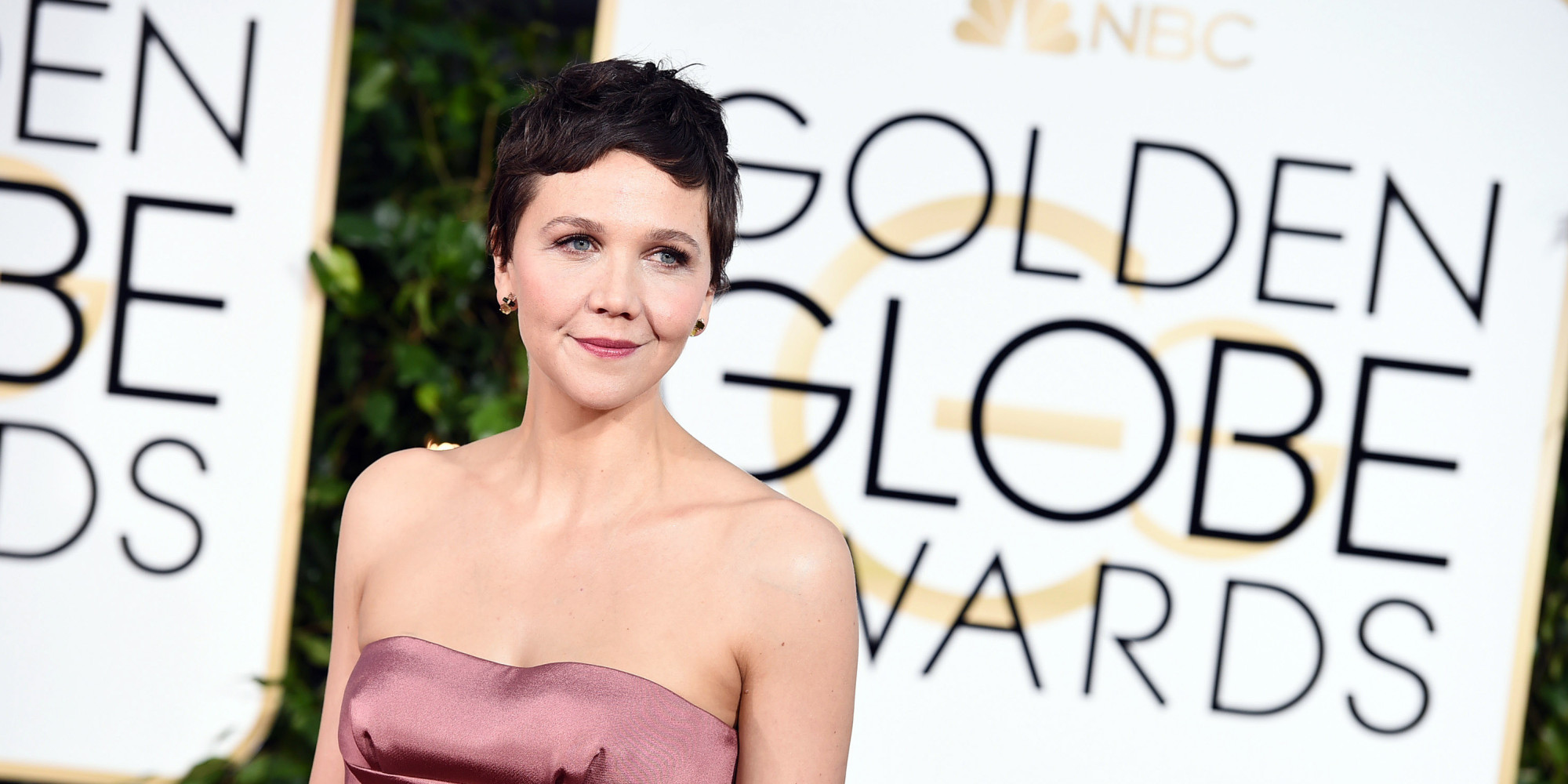 Maggie Gyllenhaal Looks Better Than Ever In Strapless Golden Globes