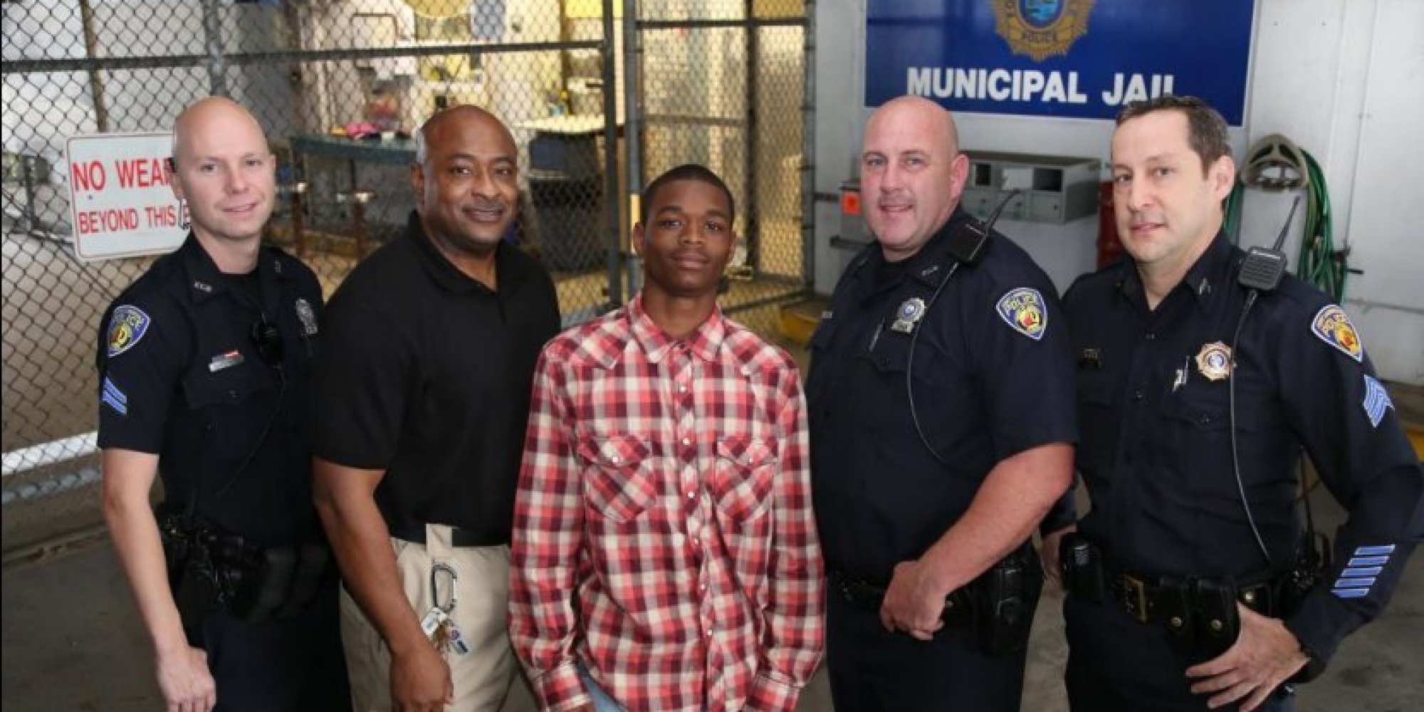 Arrested Teen Saves Life Of Police Officer Booking Him Into Jail Huffpost