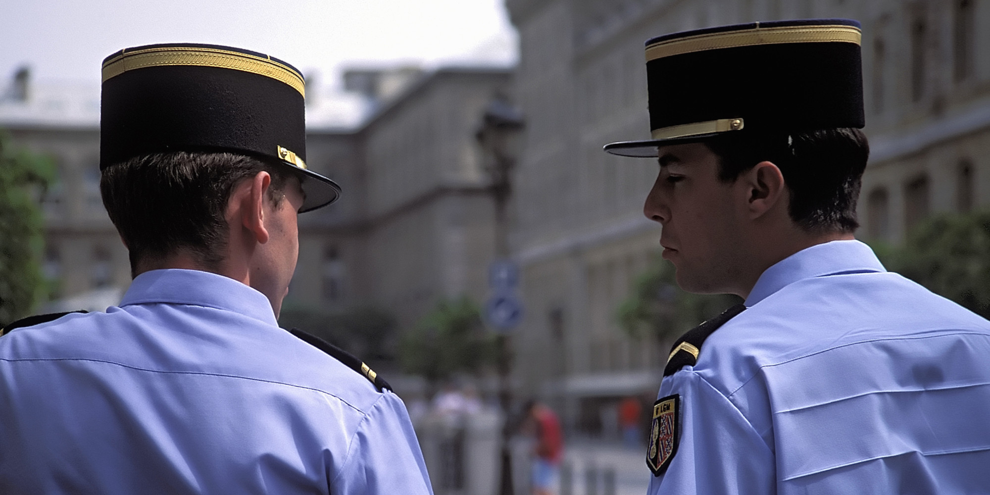 driver-injures-paris-police-officer-outside-presidential-residence