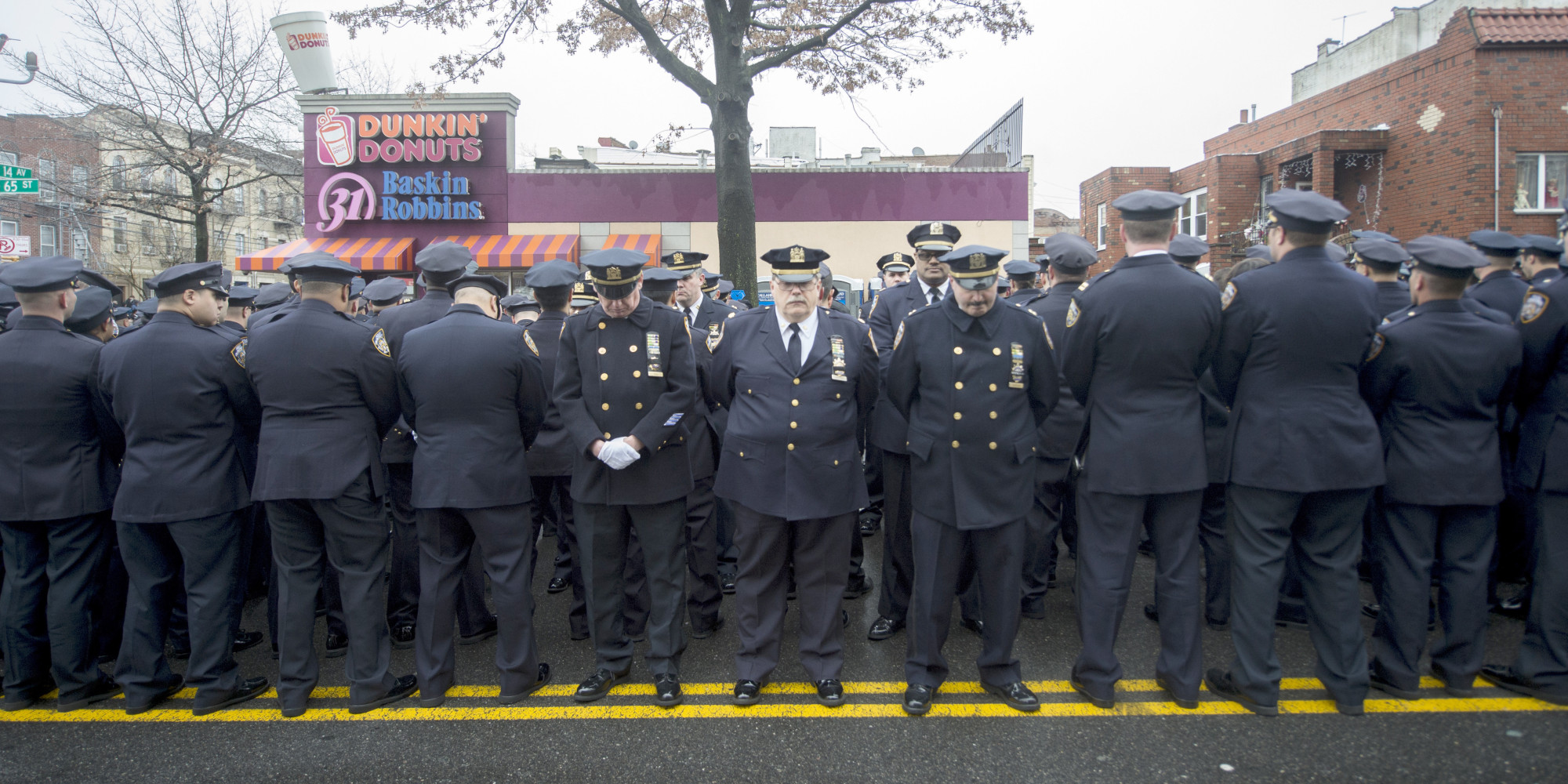 Poll: New Yorkers Overwhelmingly Disapprove Of Cops Turning Backs On ...