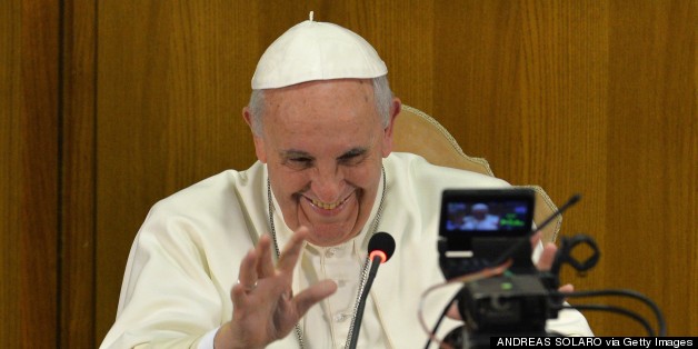 Twitter Star Pope Confesses: 'I Don't Know How To Work A Computer'
