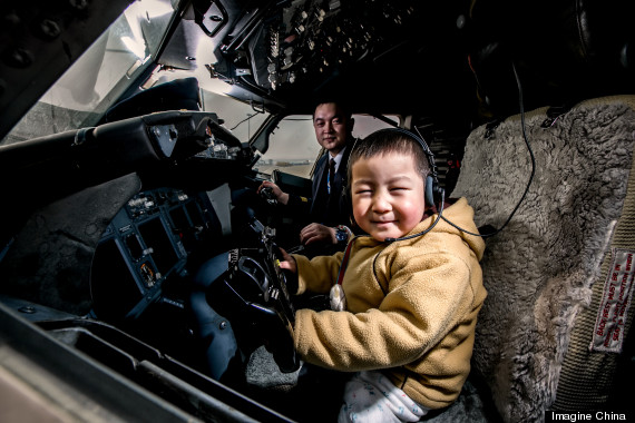 Airline Staff Grants 4-Year-Old Double Amputee's Wish For 'Wings' O-PLANE-570