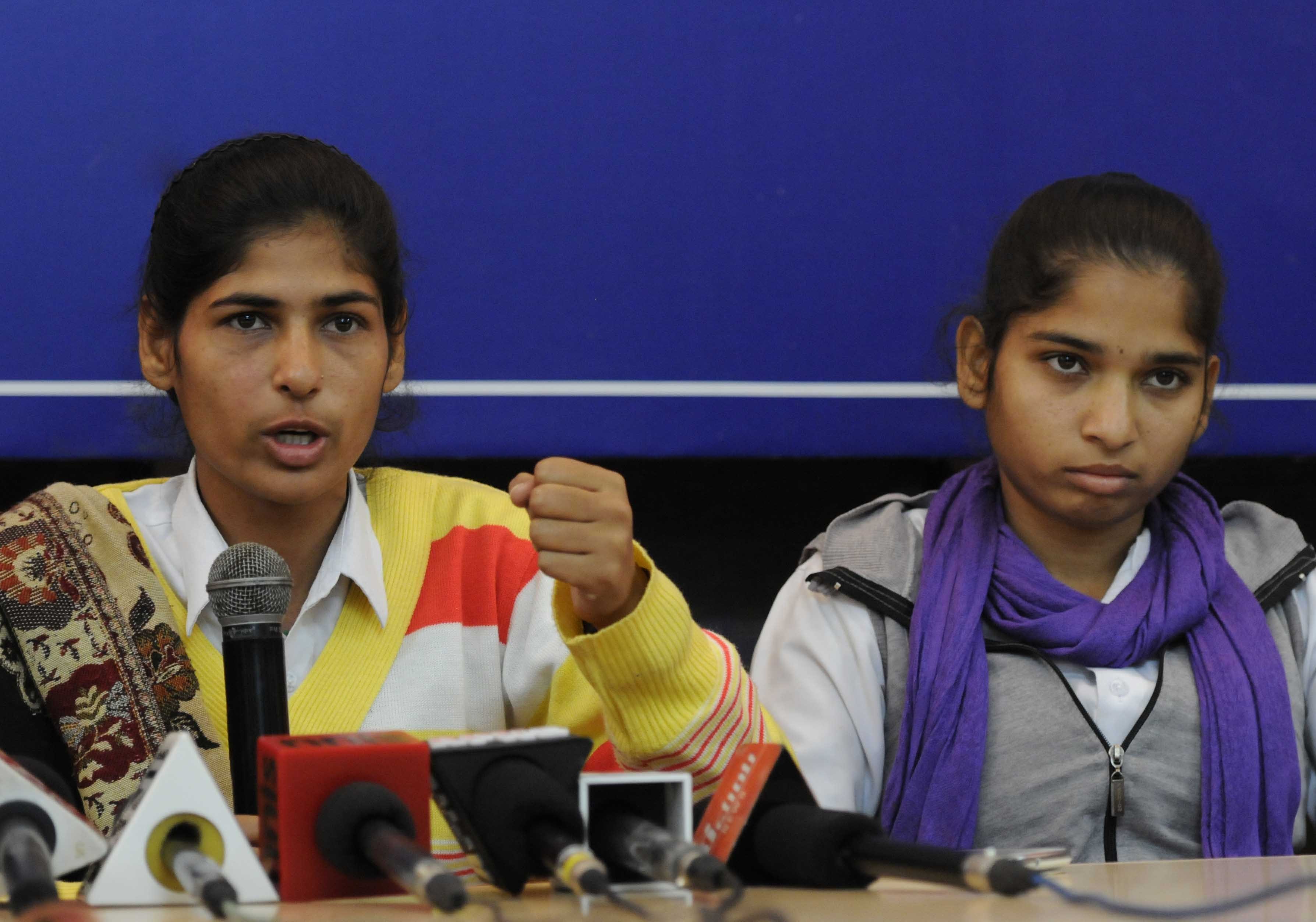 Brave Rohtak Sisters Who Beat Up Their Harassers Fail Lie Detector Test Reports Huffpost 