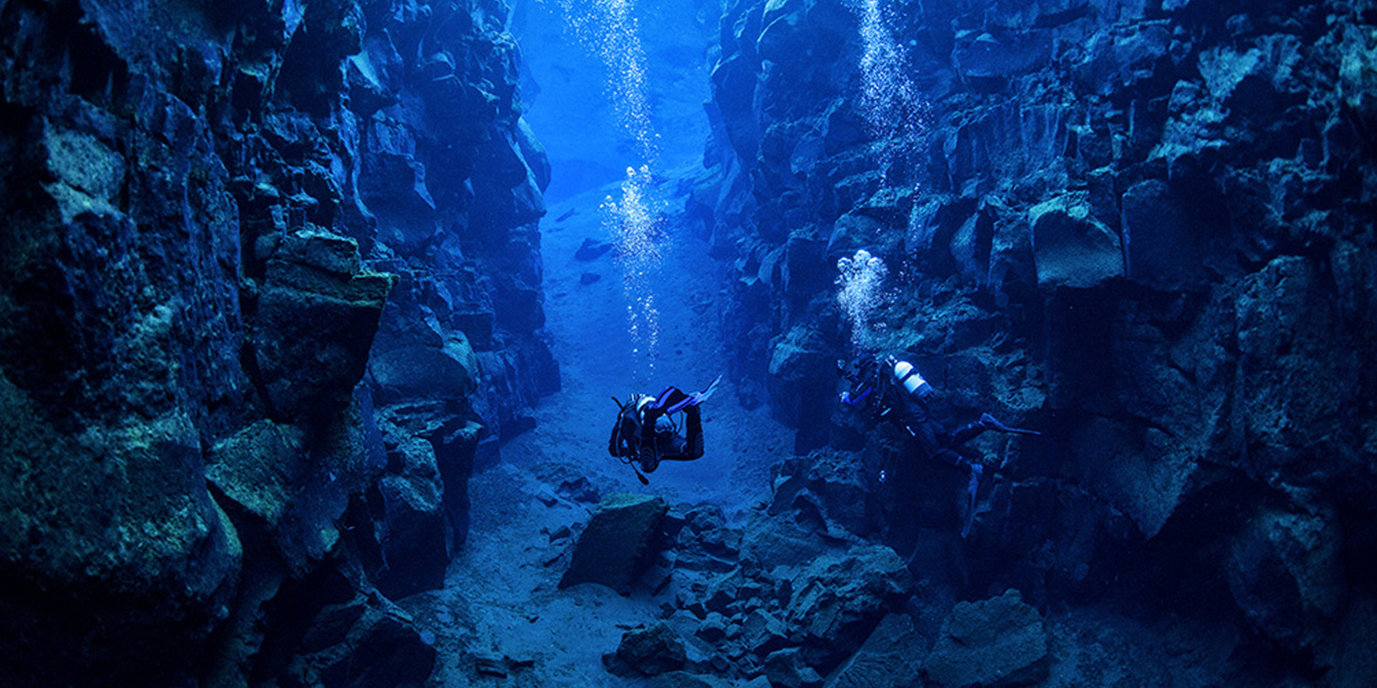 Diving Through Two Tectonic Plates Looks Like This