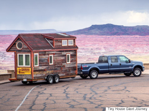 Pareja recorre Norteamérica en esta bella y diminuta casa rodante