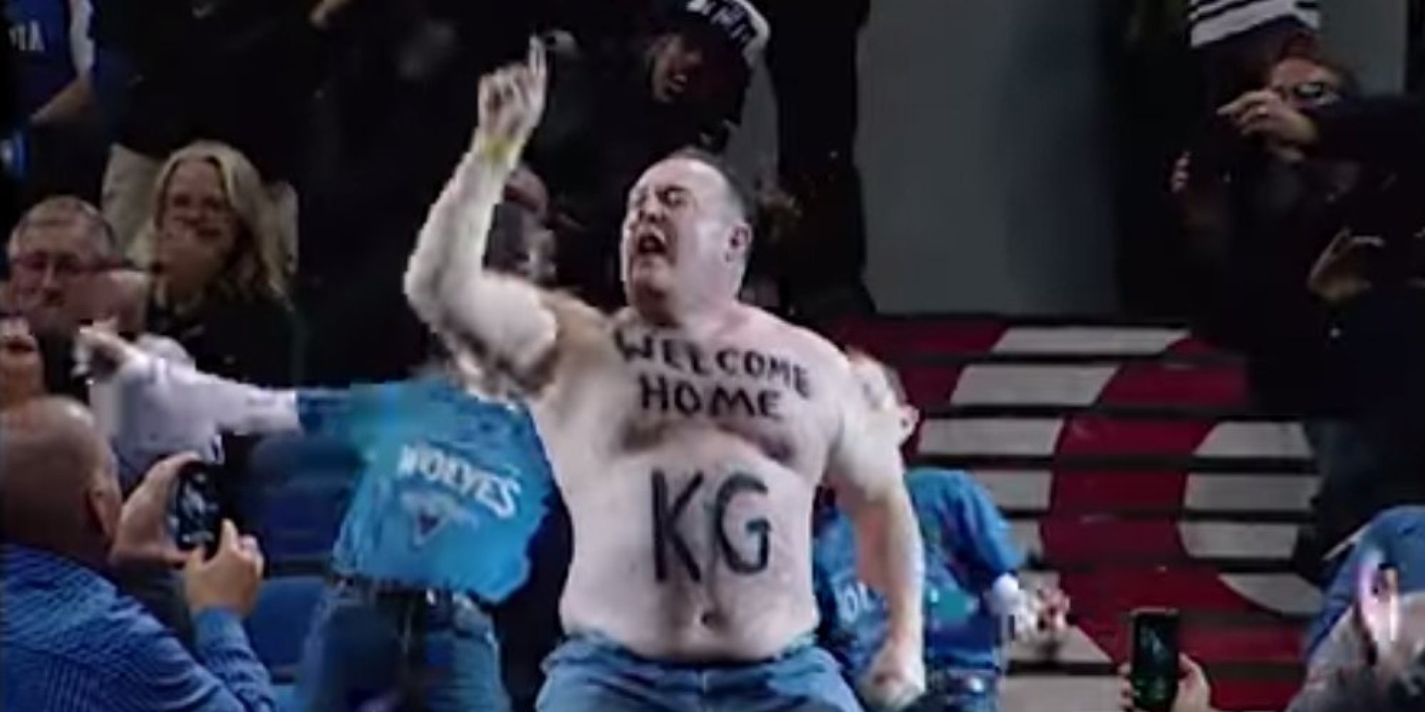 Timberwolves Fan 'Jiggly Boy' Welcomes Kevin Garnett Home With Topless ... - Huffington Post