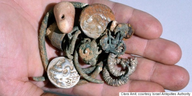 Artifacts Dating Back Thousands Of Years Discovered In Giant Cave