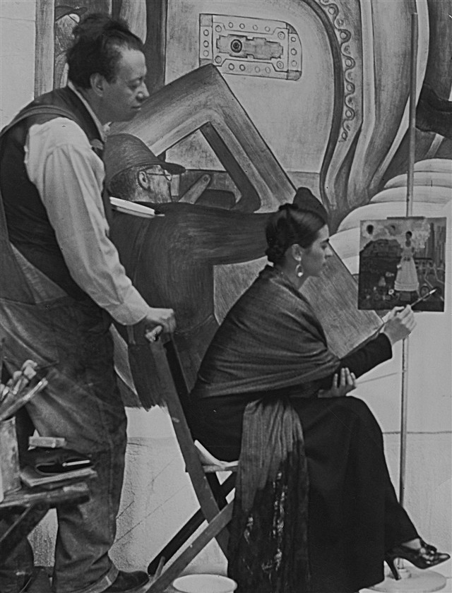 Stunning Image of Frida Kahlo and Diego Rivera in 1933 
