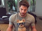 'Hombres guapos con perros' es la mejor mezcla que existe en Instagram