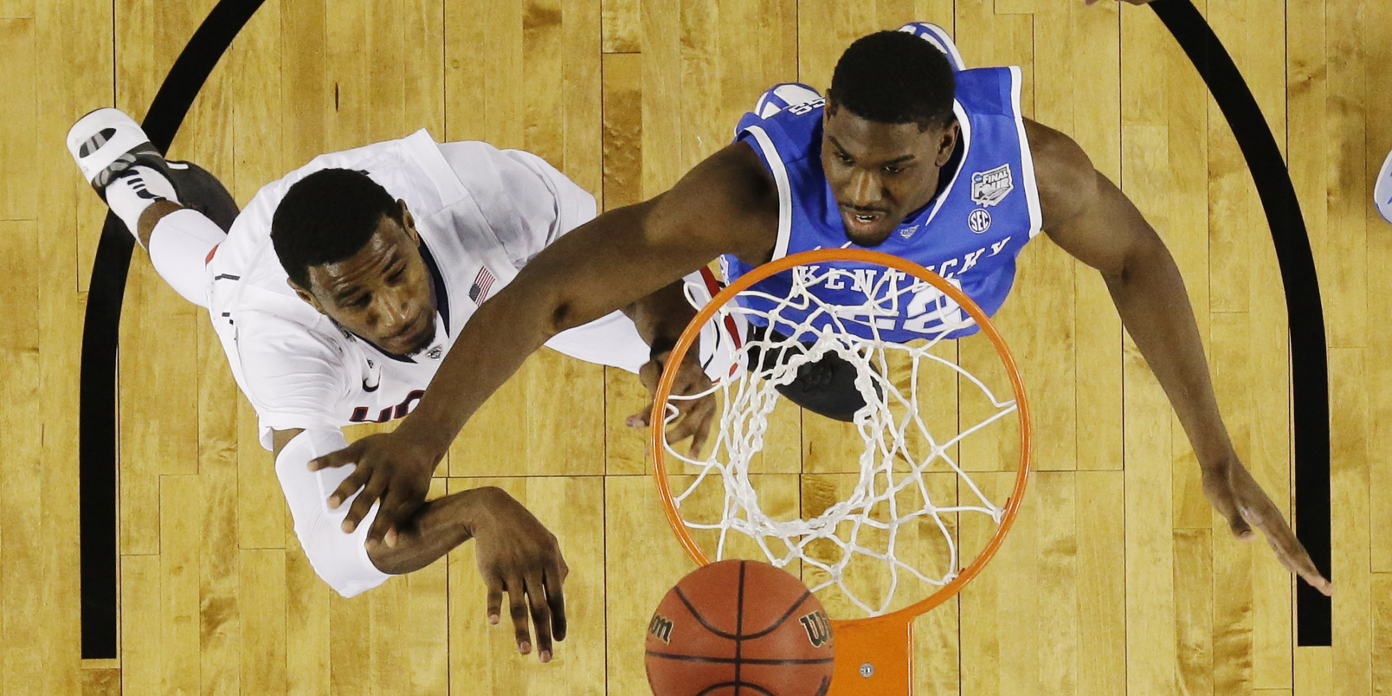 how-to-slyly-watch-march-madness-at-work-in-3-steps