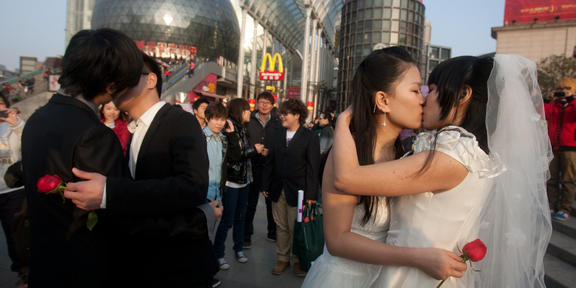 California Dreaming Alibaba Helps Lgbt Chinese Couples Get Married In Los Angeles Huffpost 4469