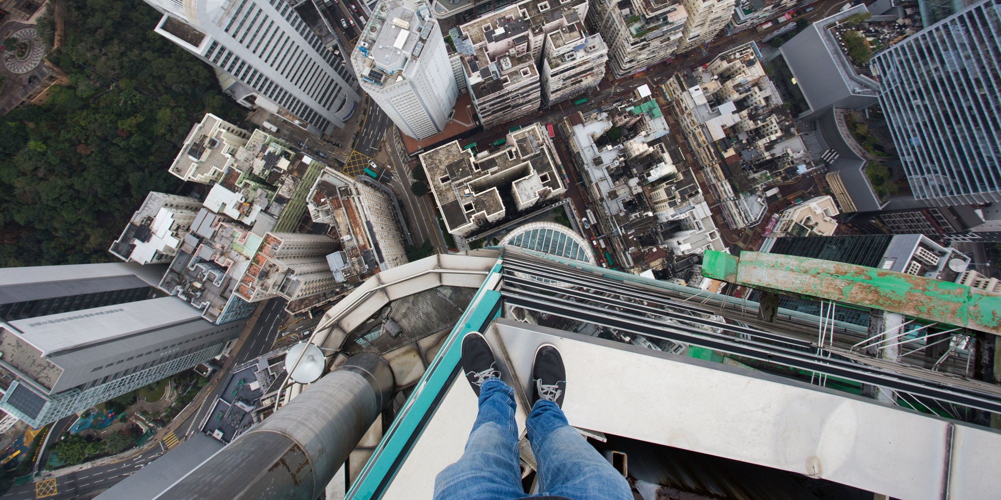 German Teen Climbs Hong Kong Skyscraper Without Safety Equipment, Just ...