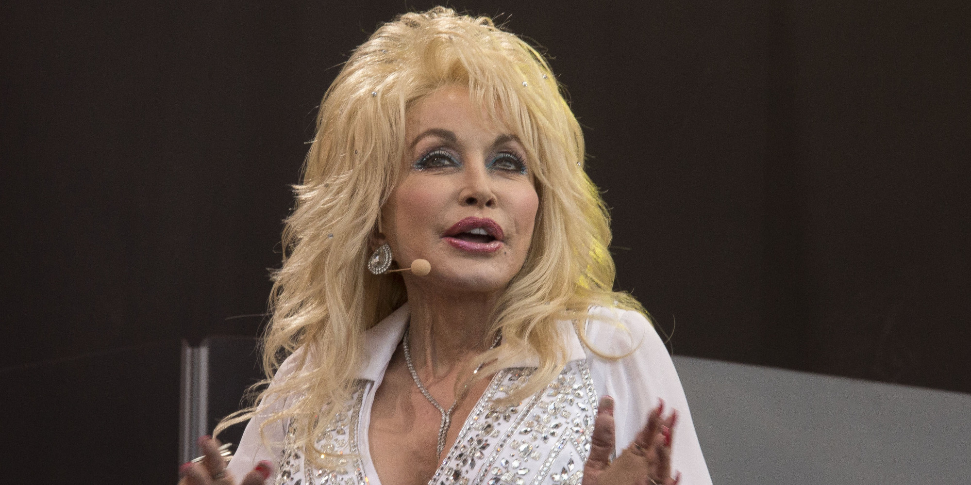 Dolly Parton Gives Advice To Transgender Individual In 1992's 'Straight Talk' | HuffPost2000 x 1000