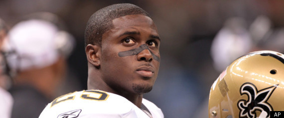 Reggie Bush Stays Saints