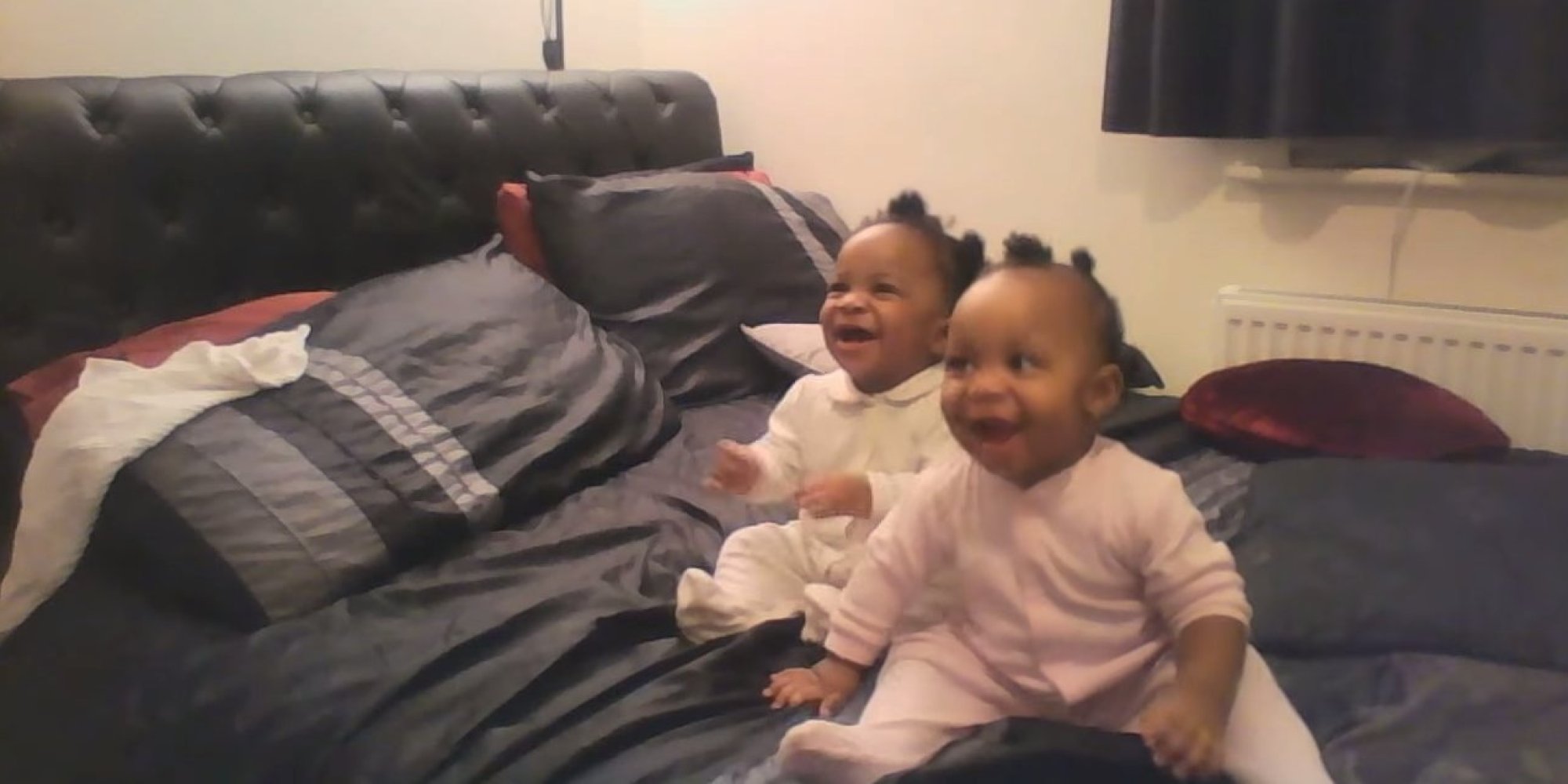 Adorable Twin Baby Girls Dance Ecstatically When Their Mom Starts Singing - Huffington Post