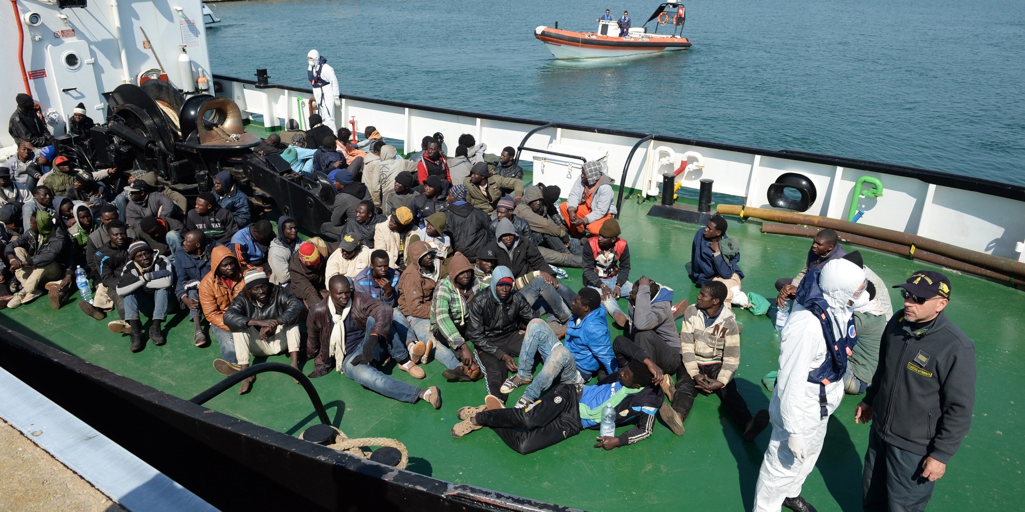 Survivors Say Hundreds Of Migrants Drowned When Their Boat Sunk In The Mediterranean Huffpost 