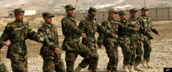 Humor: Com vocês o Exército Afegão em treinamento