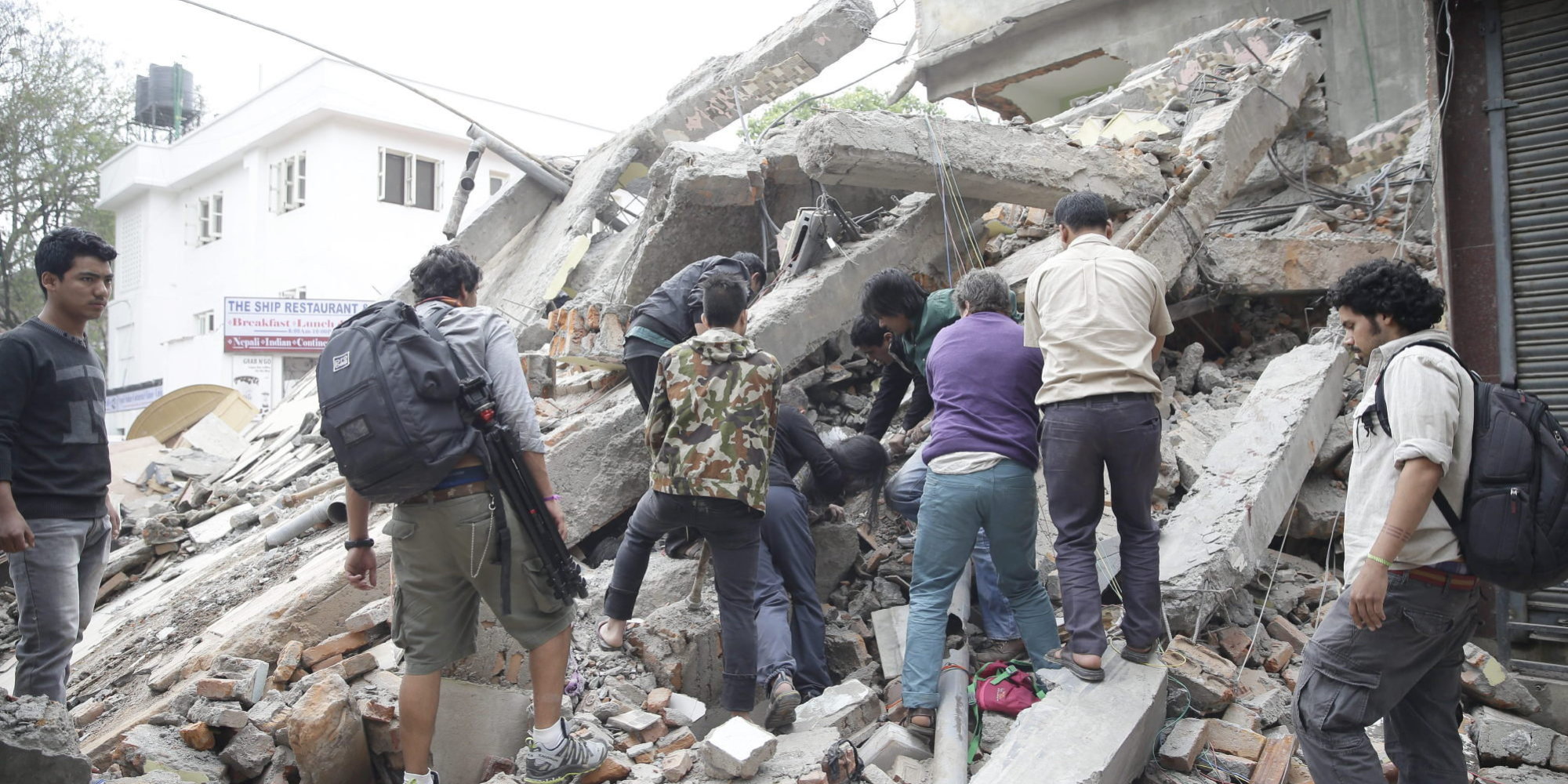 Cerca de 2.000 muertos por el devastador terremoto de Nepal