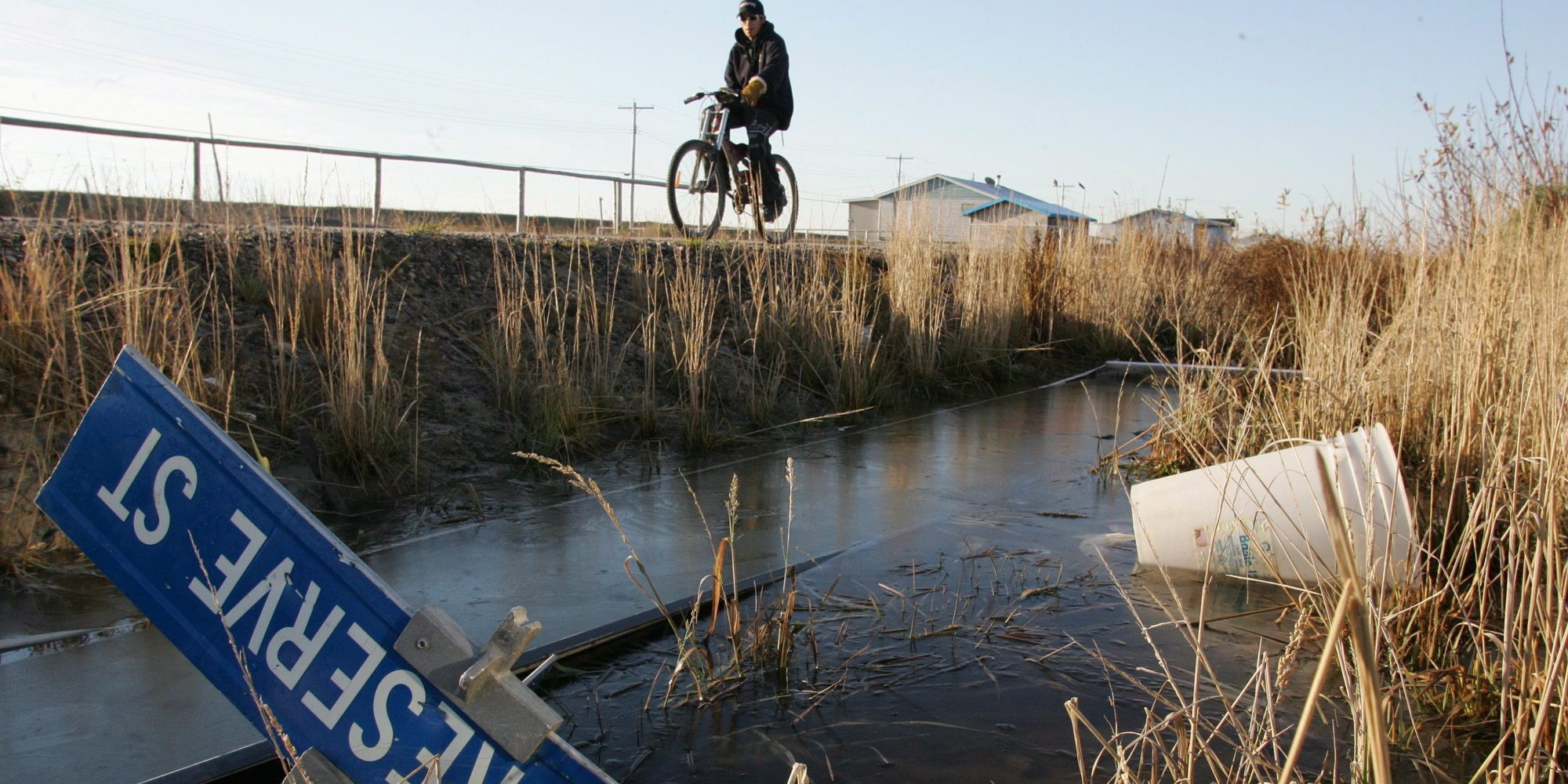 Kashechewan Evacuation Sees 388 More People Leave As Albany River Rises - Huffington Post Canada