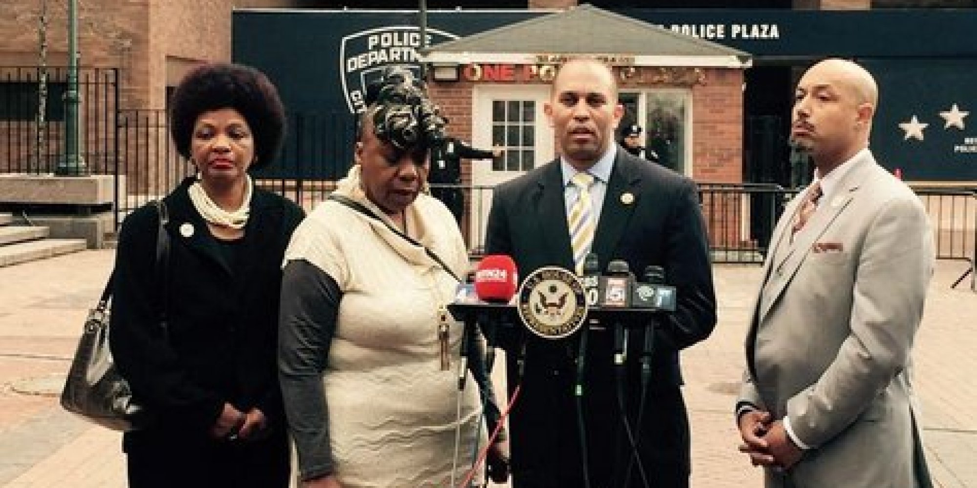 New Bill Would Ban Police Chokeholds Under Federal Law - Huffington Post