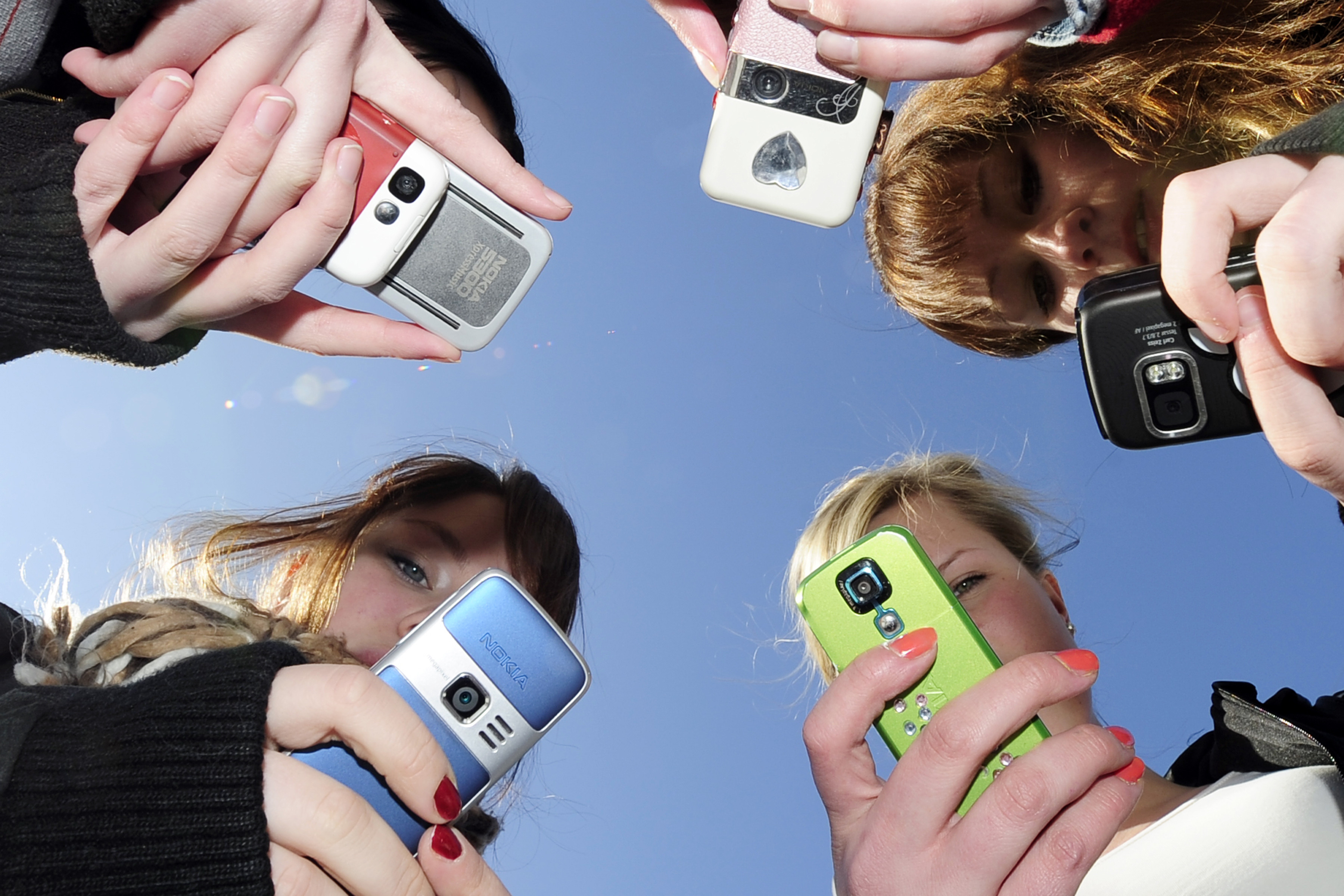 teens on phone