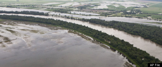Missouri River Flooding Levees Failing