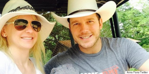 Anna Faris, Chris Pratt And Son Jack Pose Awkwardly For Cute Family Photo