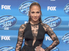 Jennifer Lopez se envolvió en encaje en la final de 'American Idol'