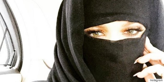 Khloe Kardashian Offends With Niqab Instagram Photo