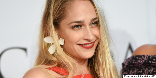 Jemima Kirke Flashes Her Armpit Hair On CFDA Red Carpet