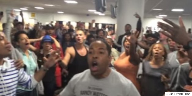 'Lion King' And 'Aladdin' Broadway Casts Have Sing-Off During Flight Delay