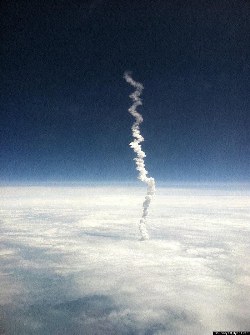 Atlantis Space Shuttle Launch Seen From Airplane Window (PHOTOS) | HuffPost