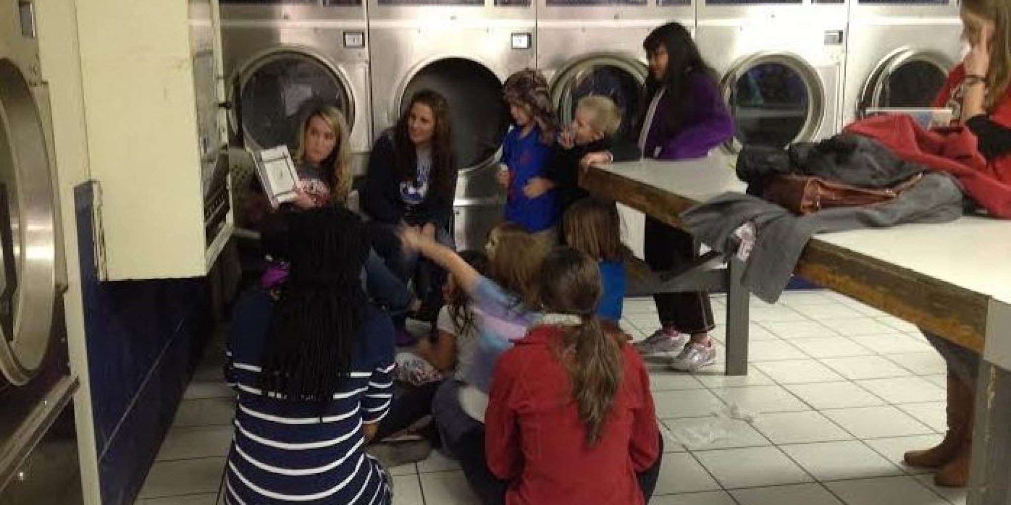 Why The Clinton Foundation Wants More Parents To Read To Kids At Laundromats HuffPost