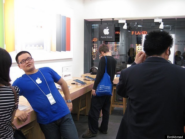 China's Fake Apple Stores Mimic Real Thing--Down To Product Displays