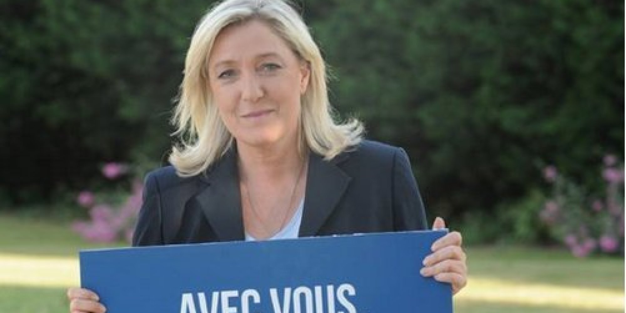 Envoyer Un Mail à Marine Le Pen Élections régionales 2015: la photo de campagne de Marine Le Pen déjà