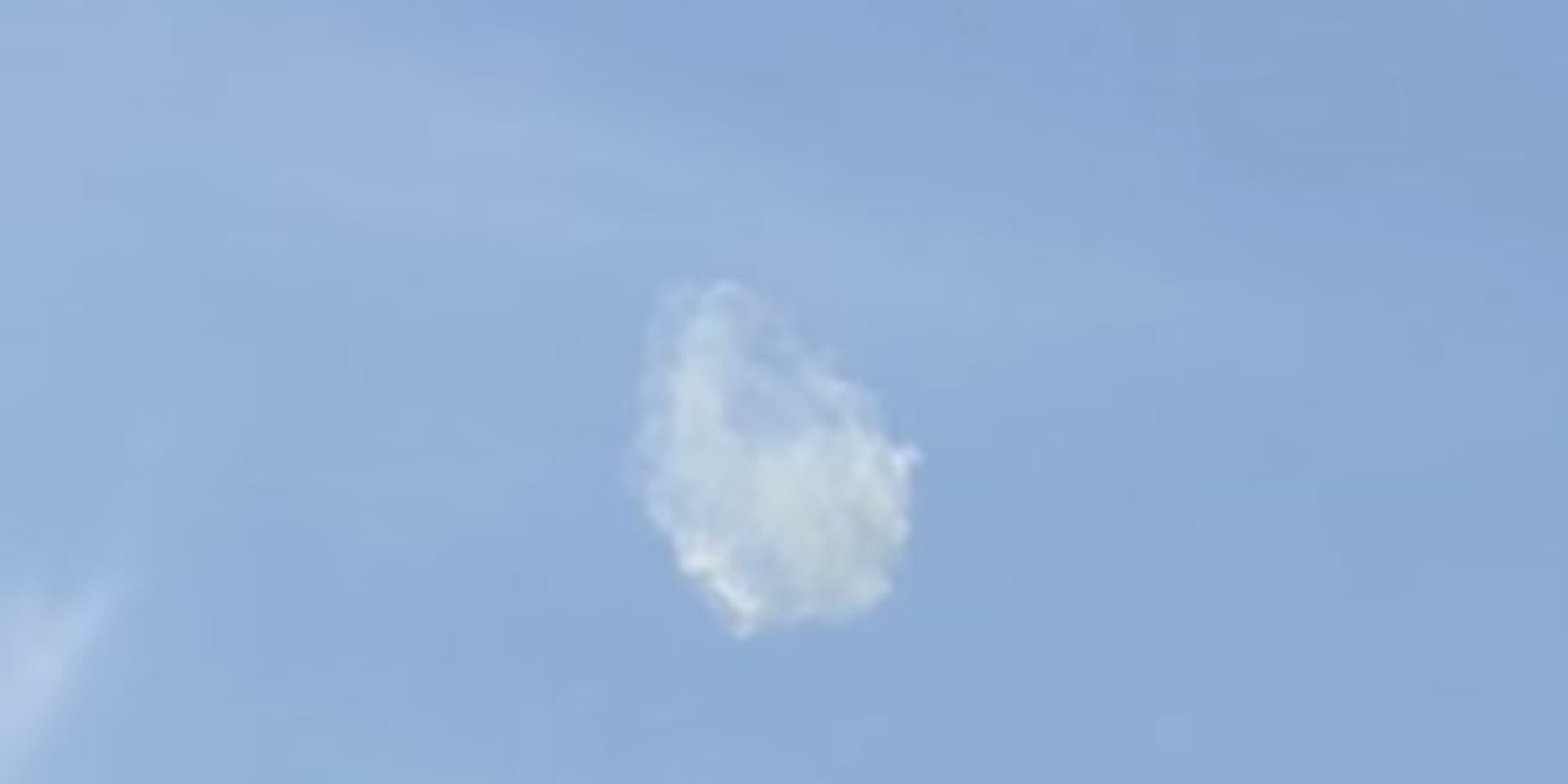 Mysterious 'Jelly' UFO Shows Cloud-Like Object Floating In The Sky ...